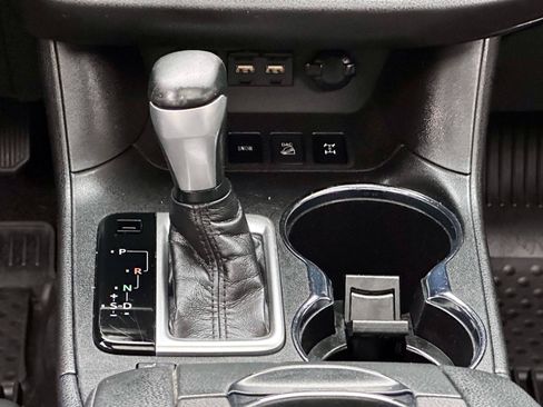 Used 2019 Toyota Highlander XLE AWD/4WD image 20