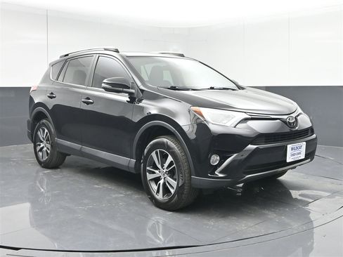 Used 2018 Toyota RAV4 XLE image 1