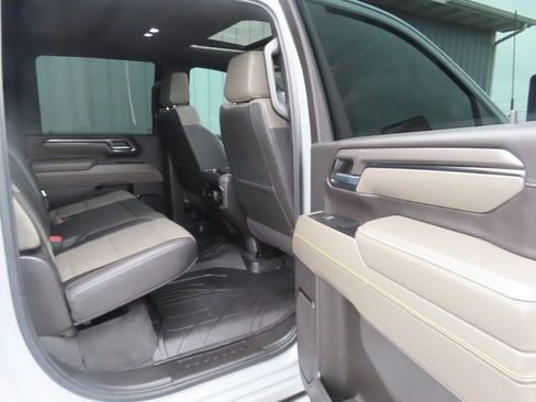 Used 2024 Chevrolet Silverado 2500 ZR2 w/ Technology Package AWD/4WD image 30