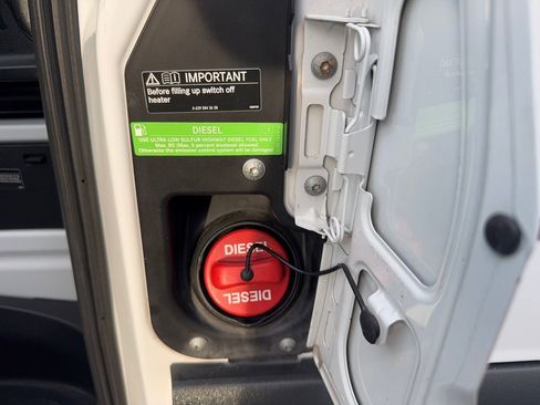 Used 2021 Mercedes-Benz Sprinter 2500 image 19