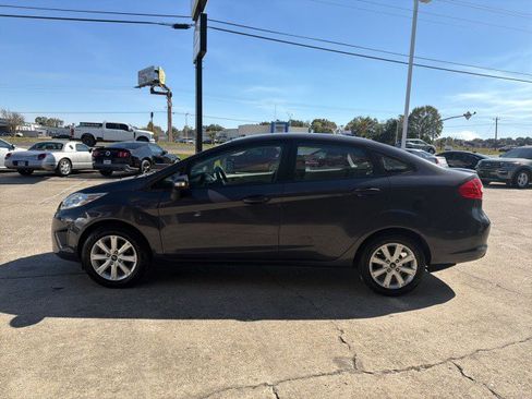 Used 2013 Ford Fiesta SE image 9