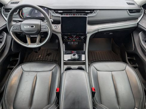 Used 2023 Jeep Grand Cherokee Limited w/ Black Appearance Package image 4