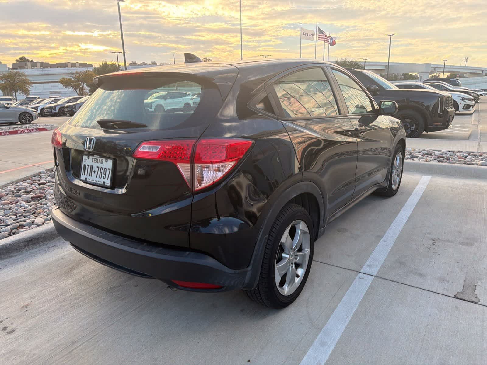 Used 2017 Honda HR-V LX image 9