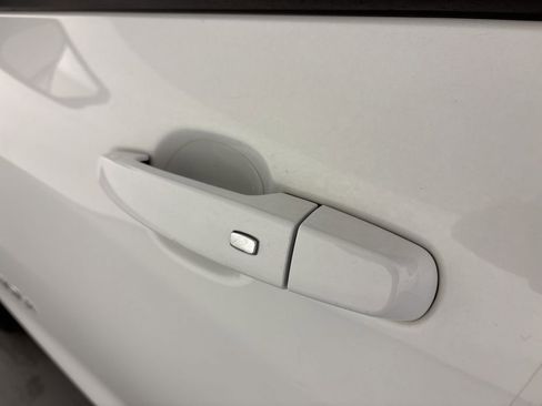 Used 2020 Chevrolet Equinox LS FWD image 12