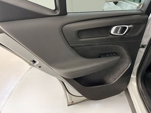 Used 2025 Volvo XC40 B5 Plus image 28