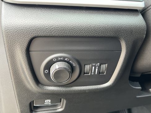 Used 2024 Jeep Grand Cherokee Altitude image 15