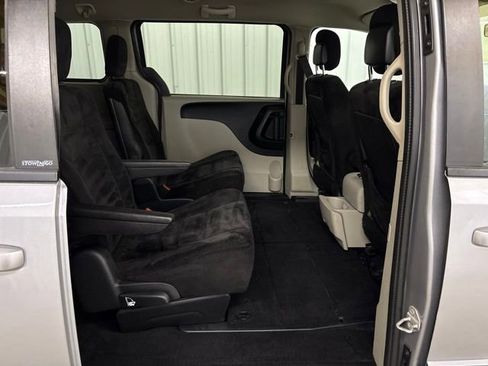 Used 2014 Dodge Grand Caravan SXT w/ Rear Park Assist Package FWD image 18