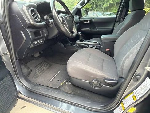 Used 2017 Toyota Tacoma TRD Off-Road w/ Tow Package (A/T) AWD/4WD image 45
