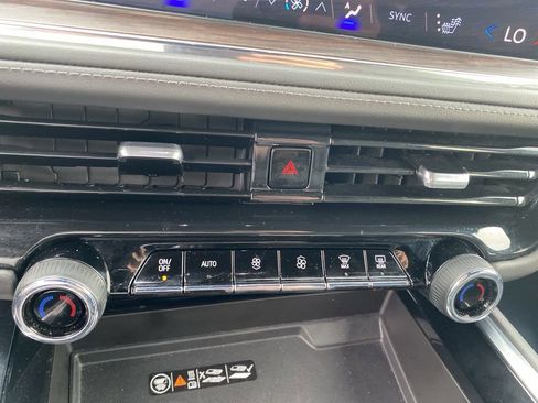 Used 2025 Chevrolet Suburban Z71 image 22