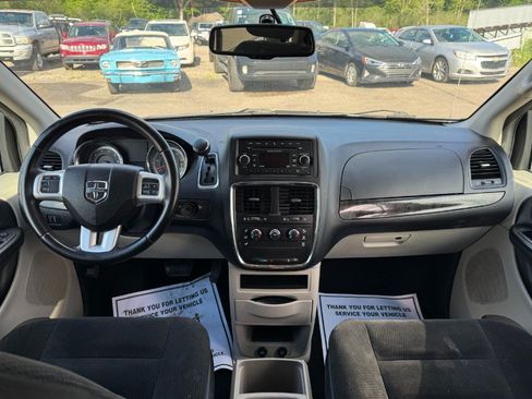 Used 2016 Dodge Grand Caravan SXT w/ Quick Order Package 29G SXT FWD image 22