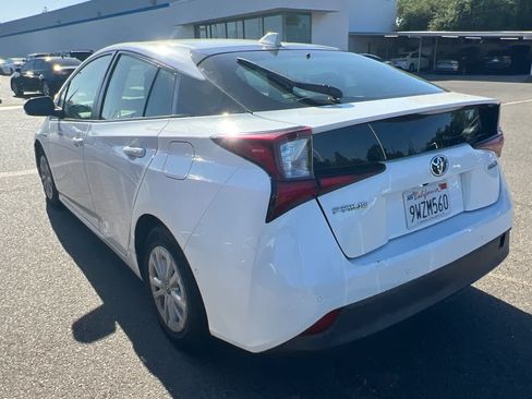 Used 2022 Toyota Prius LE FWD image 6