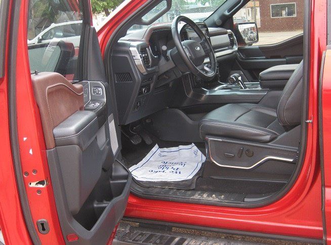 Used 2023 Ford F150 Lariat AWD/4WD image 10