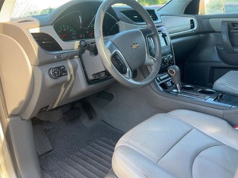 Used 2017 Chevrolet Traverse LT image 10