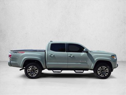 Used 2022 Toyota Tacoma TRD Sport w/ Technology Package AWD/4WD image 4