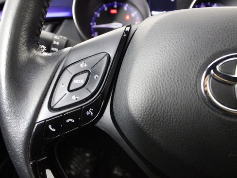 Used 2021 Toyota C-HR XLE image 22