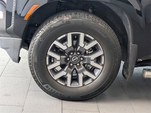 Used 2022 Nissan Frontier SV w/ SV Premium Package image 4