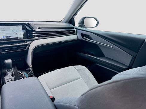 Used 2025 Toyota Camry LE FWD image 21