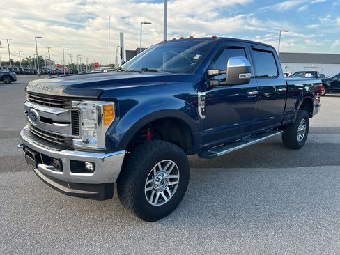Used 2017 Ford F250 XLT w/ XLT Premium Package AWD/4WD image 3
