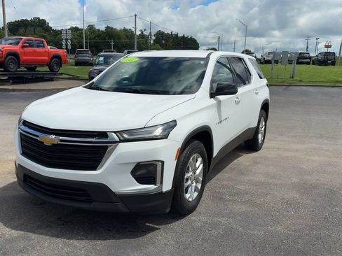 Used 2023 Chevrolet Traverse LS FWD image 2