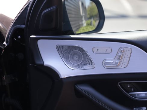 Used 2024 Mercedes-Benz GLS 450 4MATIC image 8