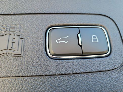 Certified 2025 Lincoln Aviator Reserve w/ Luxury Package image 13