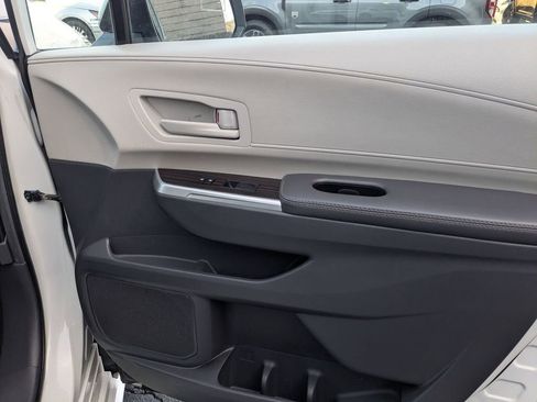 Used 2024 Toyota Sienna LE image 31