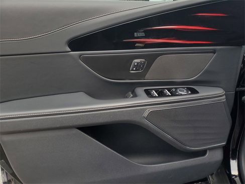 Certified 2024 Lincoln Nautilus Reserve w/ Jet Appearance Package (87T) image 13