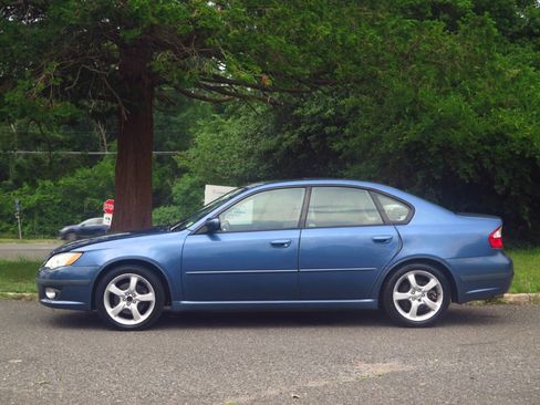 Used 2009 Subaru Legacy 2.5i Special Edition AWD/4WD image 3