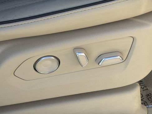 Used 2024 Cadillac Escalade Premium Luxury image 35