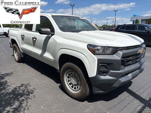 Used 2023 Chevrolet Colorado W/T RWD image 1