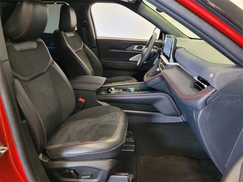 Used 2025 Ford Explorer ST image 17