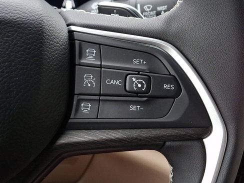 Certified 2025 Jeep Grand Cherokee Limited w/ Luxury Tech Group II AWD/4WD image 24