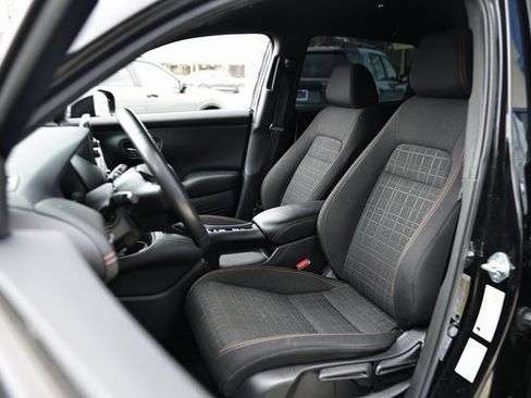 Used 2024 Honda HR-V Sport image 19