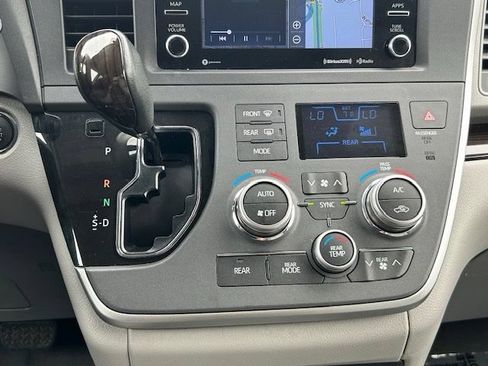 Used 2020 Toyota Sienna XLE w/ XLE Navigation Package AWD/4WD image 25