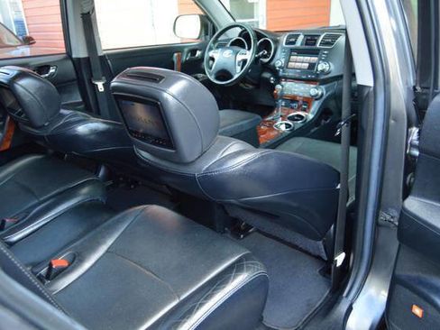 Used 2012 Toyota Highlander Limited w/ Tow Pkg AWD/4WD image 57