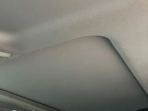 Used 2020 Nissan Titan SL w/ Moonroof Package image 18