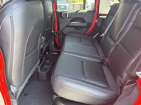 Certified 2025 Jeep Wrangler Unlimited Sahara w/ Safety Group AWD/4WD image 18
