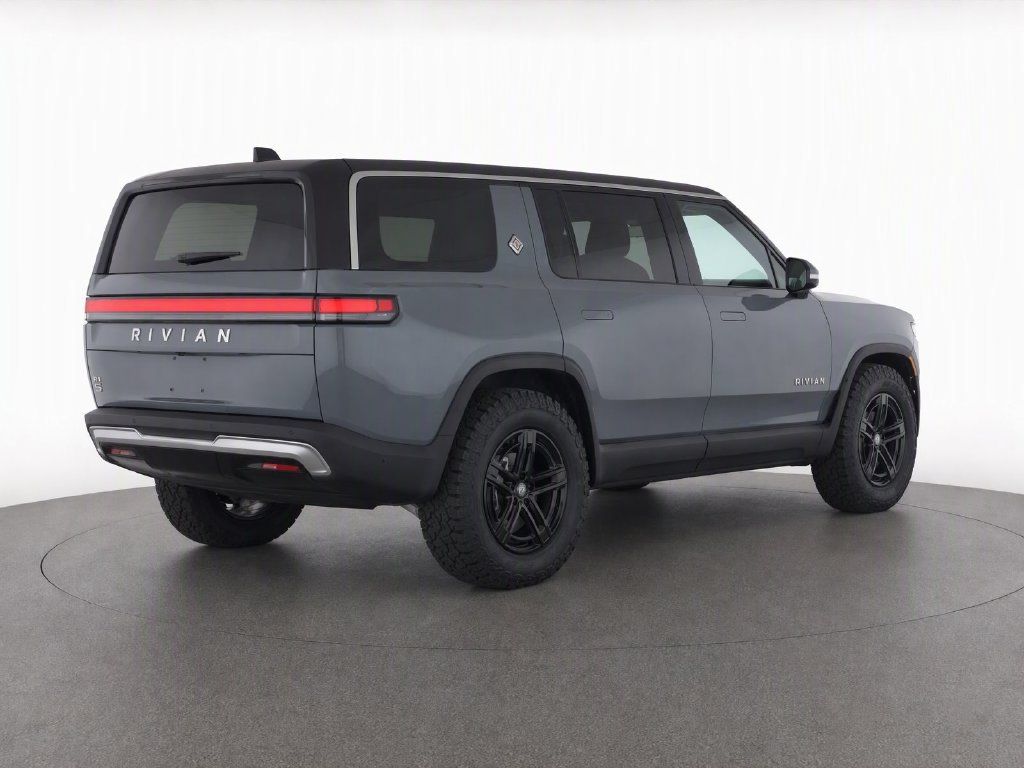 Used 2025 Rivian R1S Adventure Dual AWD/4WD image 4