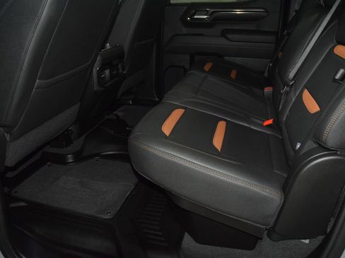 Used 2024 GMC Sierra 1500 AT4 w/ Technology Package AWD/4WD image 42