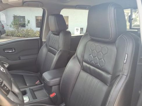 Certified 2024 Nissan Frontier SL image 3