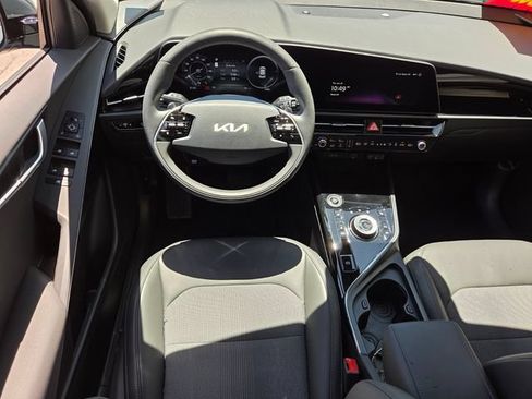 Used 2026 Kia Niro Wind w/ Wind Preserve Package FWD image 12
