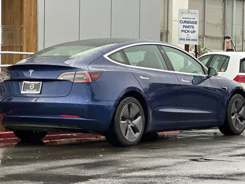 Used 2018 Tesla Model 3 Mid Range image 2