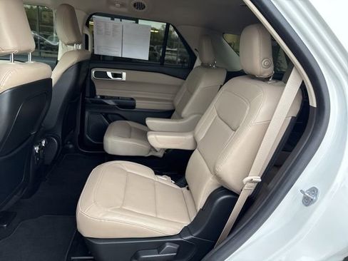 Used 2020 Ford Explorer XLT w/ Equipment Group 202A RWD image 12