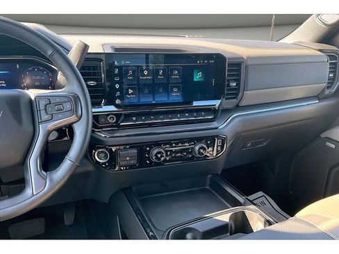 Used 2025 Chevrolet Silverado 2500 ZR2 w/ Technology Package AWD/4WD image 7