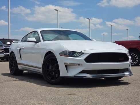 Used 2022 Ford Mustang GT Premium w/ Equipment Group 401A RWD image 2
