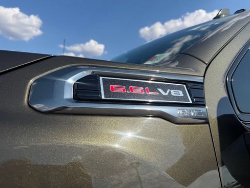 Used 2022 GMC Sierra 2500 AT4 w/ Driver Alert Package I AWD/4WD image 12
