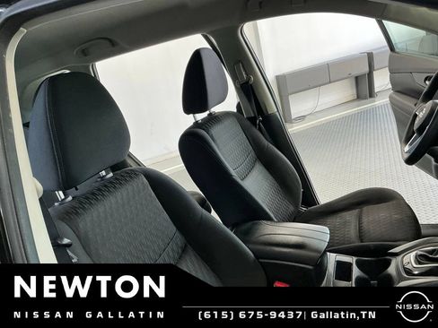 Used 2018 Nissan Rogue S FWD image 12