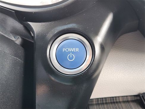 Used 2021 Toyota Sienna Limited image 21