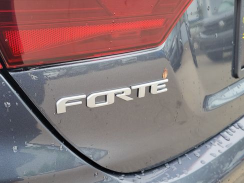 Used 2023 Kia Forte LXS FWD image 7