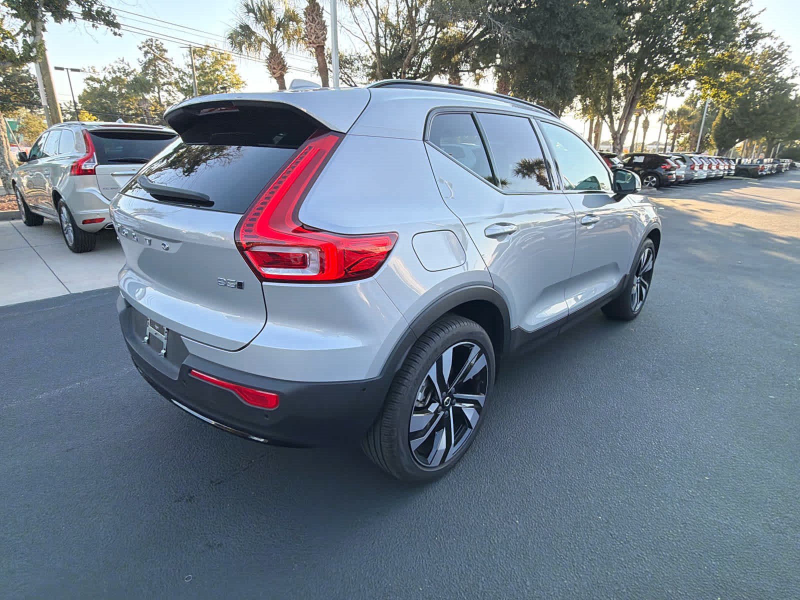 Used 2025 Volvo XC40 B5 Ultra AWD/4WD image 16